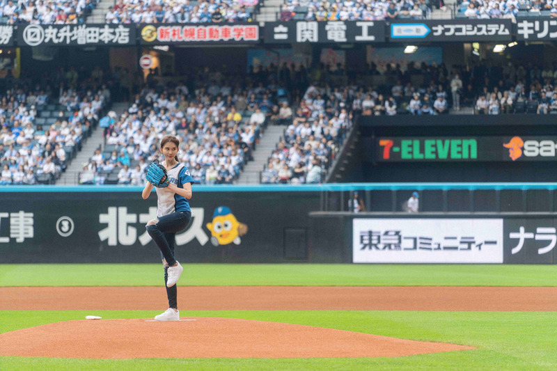 林志玲為日職火腿隊開球 獲讚奇蹟的美人