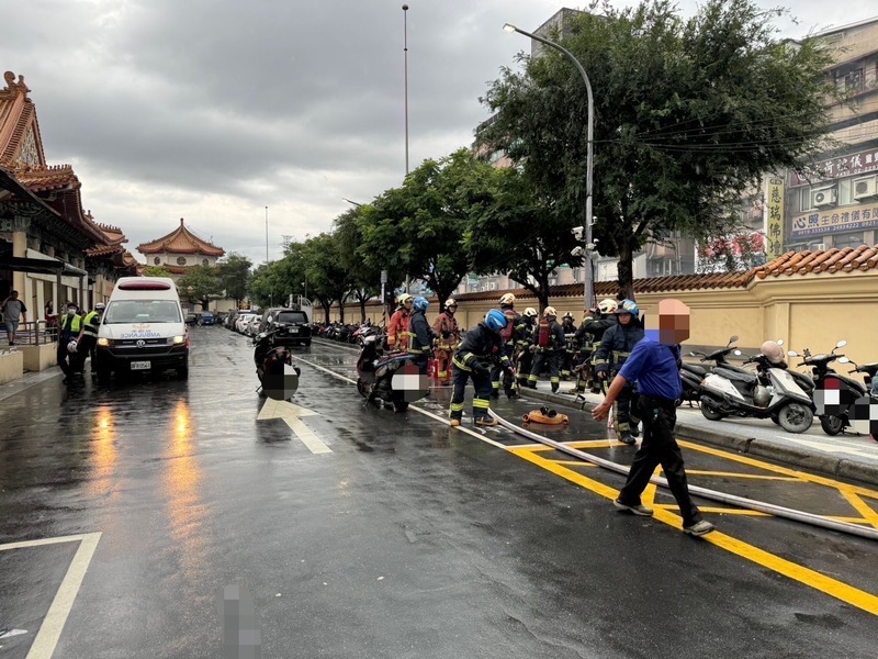 新北殯儀館內傳爆炸聲 電動機車自燃起火原因待查