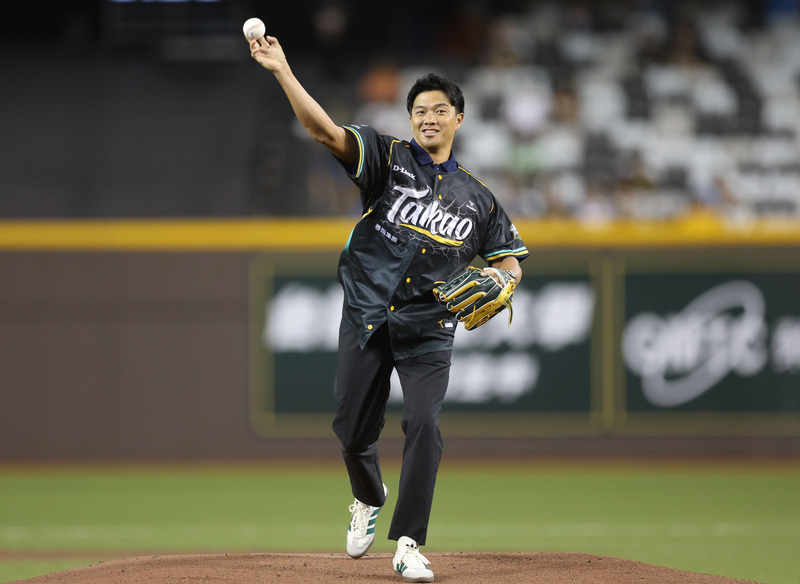 吳念庭替台鋼雄鷹開球：有機會願擔任內野領導角色