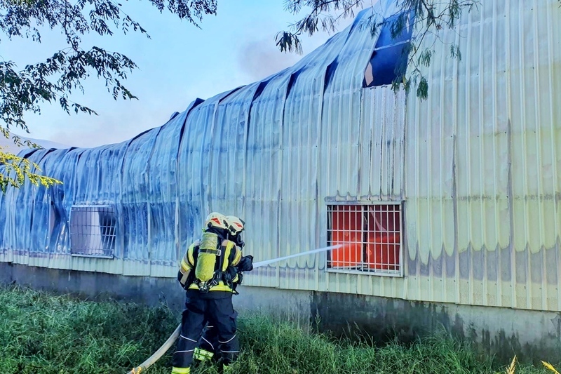 桃園蘆竹連棟倉庫清晨大火 幸無人傷亡原因待查