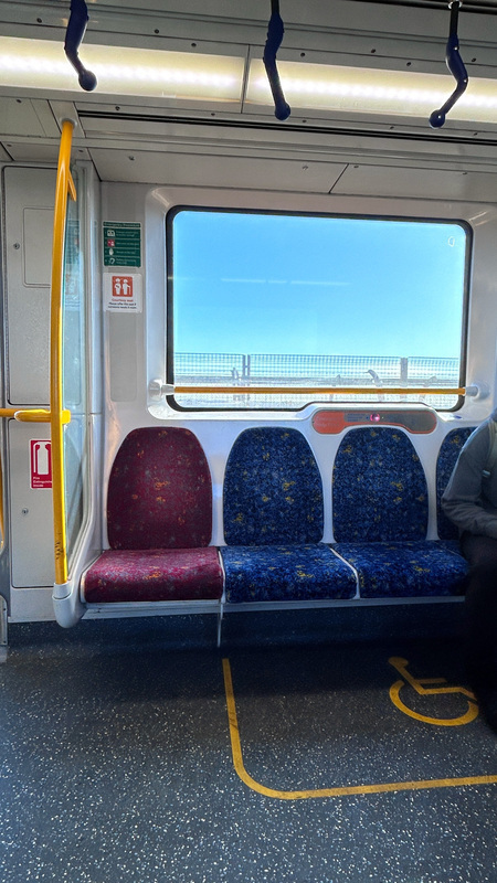 澳洲提醒重視「隱形需求」 墨爾本不讓座恐被罰款