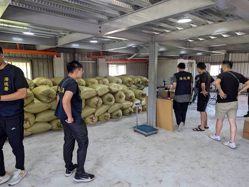 海巡署破南投私菸工廠 查扣原料可製逾13萬包