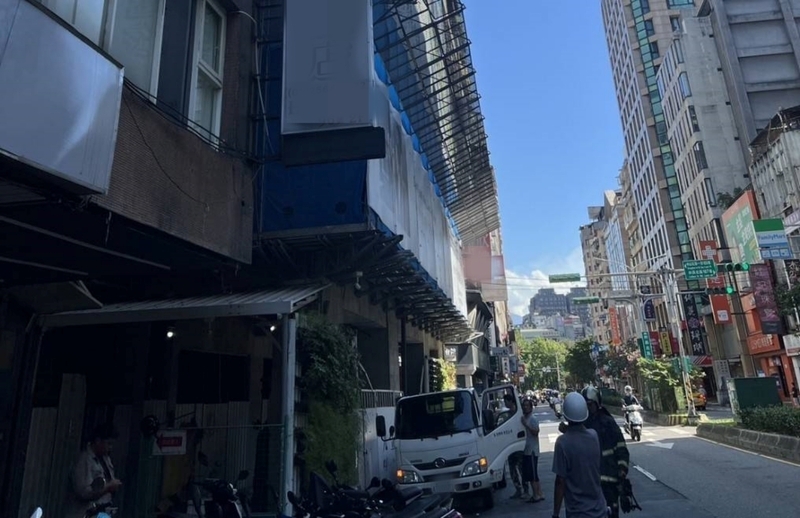 騎士疑遭高空掉落鋼筋砸傷 北市令2工地停工調查