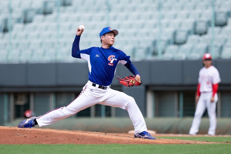 伍立辰接下官大元「傳承手套」 交流賽磨經驗拚職棒