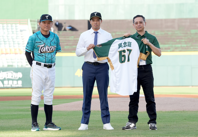 吳念庭加盟雄鷹 3.5年約總值3600萬元