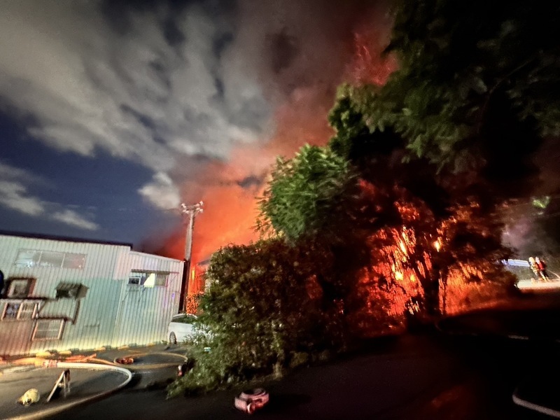 新北五股工廠火警 大批警消灌救中