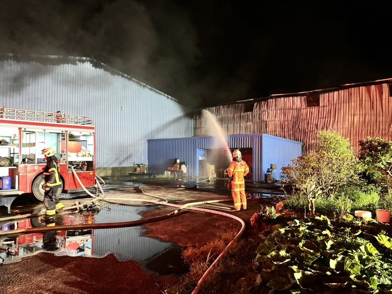 桃園大園倉庫火警 入口處尋獲焦屍