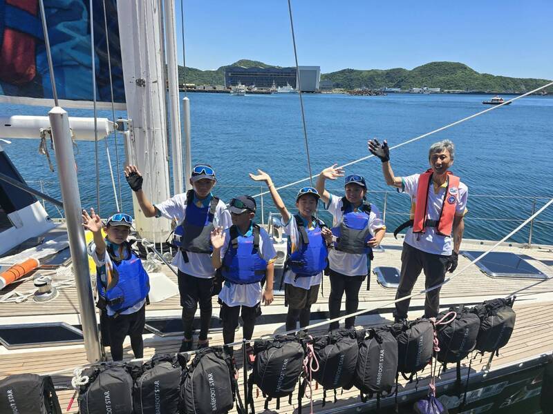36校接力駕船繞台 宜蘭蘇澳港啟航