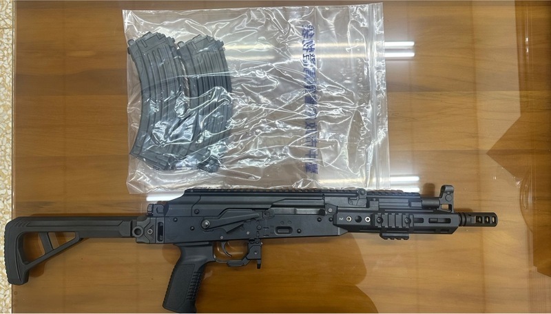 男子尋仇錯認人起口角 台中警查獲玩具長槍送辦