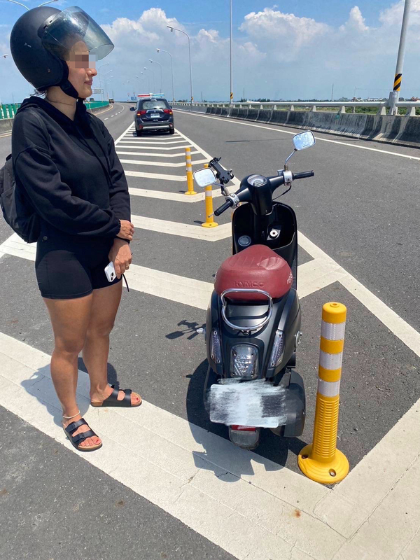 匈牙利女遊客誤闖快速道路卡匝道 南警協助脫困