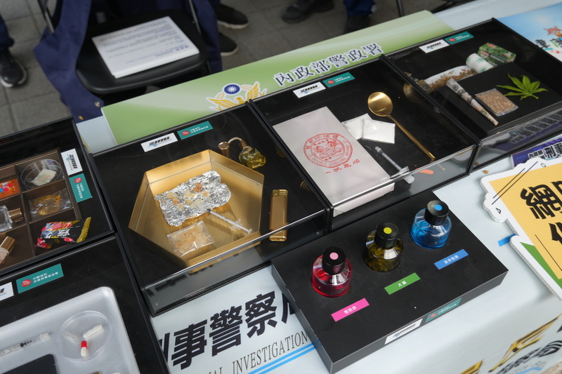 拒毒特展現身台北鬧區 教導識毒和避毒