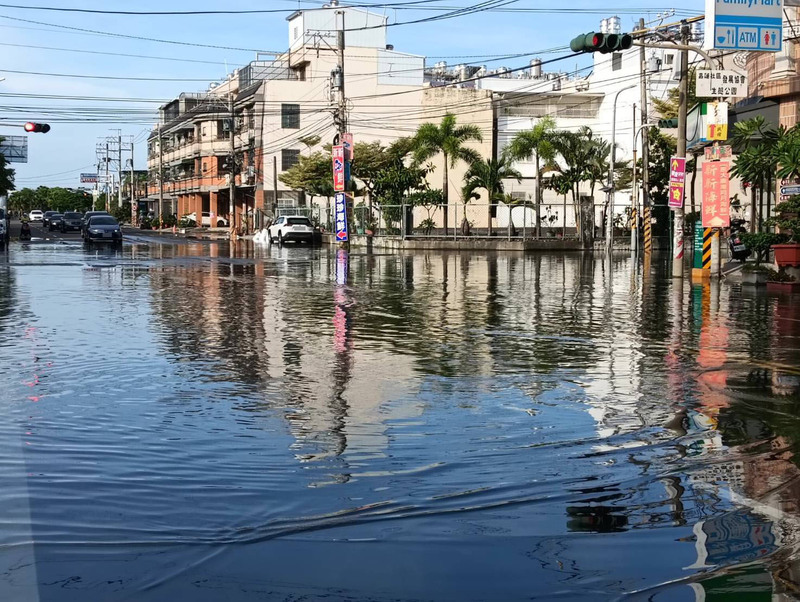 年度大潮水位最高日 東港淹水一度到小腿