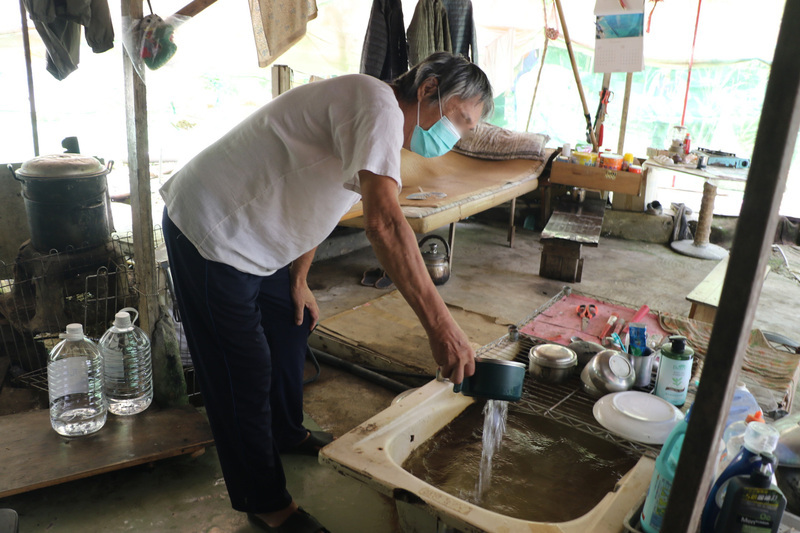 男子新店山區沒水電獨居15年 社會局送上太陽能