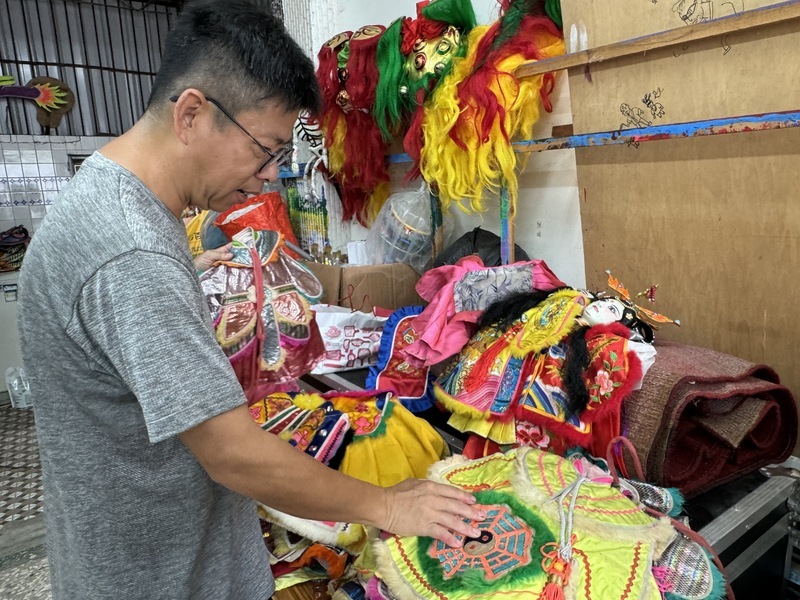 戲偶、戲服因颱風浸水 真雲林閣掌中劇團災損嚴重