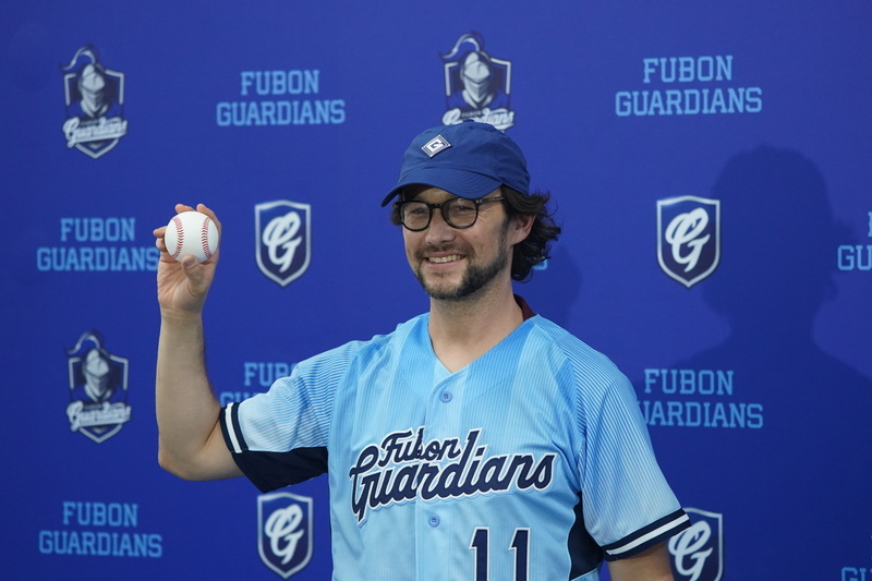 喬瑟夫高登李維為悍將開球 最喜歡大谷翔平