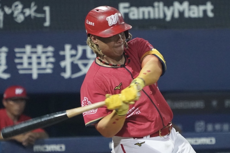 吉力吉撈單場三響砲包辦8打點 龍隊轟垮悍將