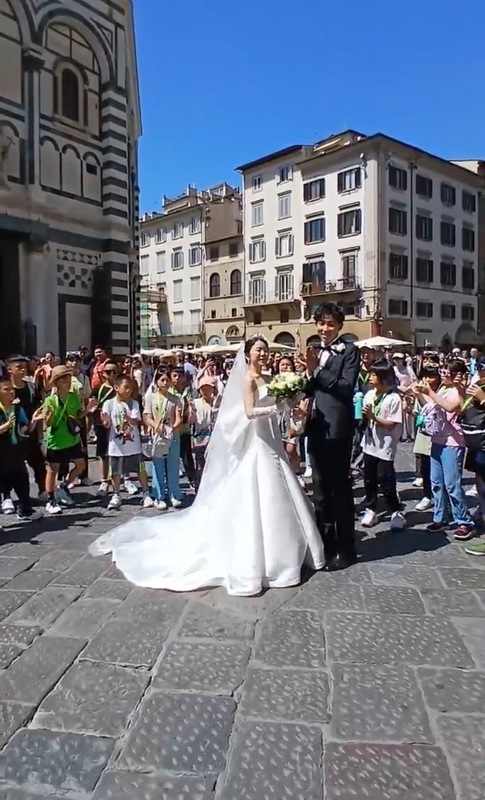 竹縣泰雅族兒童義大利參賽巧遇新人 獻唱送祝福