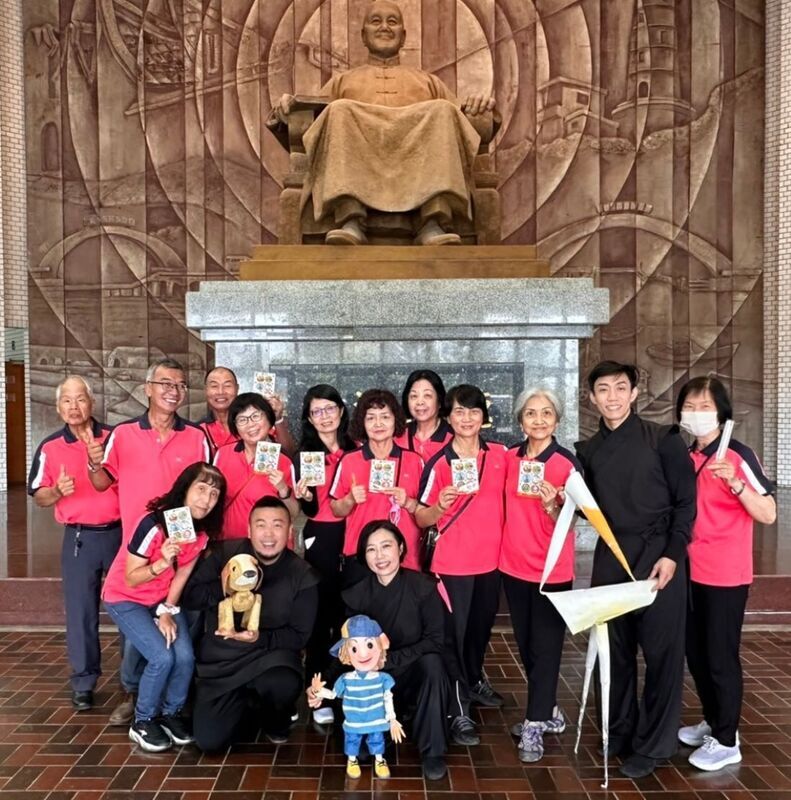 偶偶偶劇團澎湖演出 大小朋友感受神奇紙世界