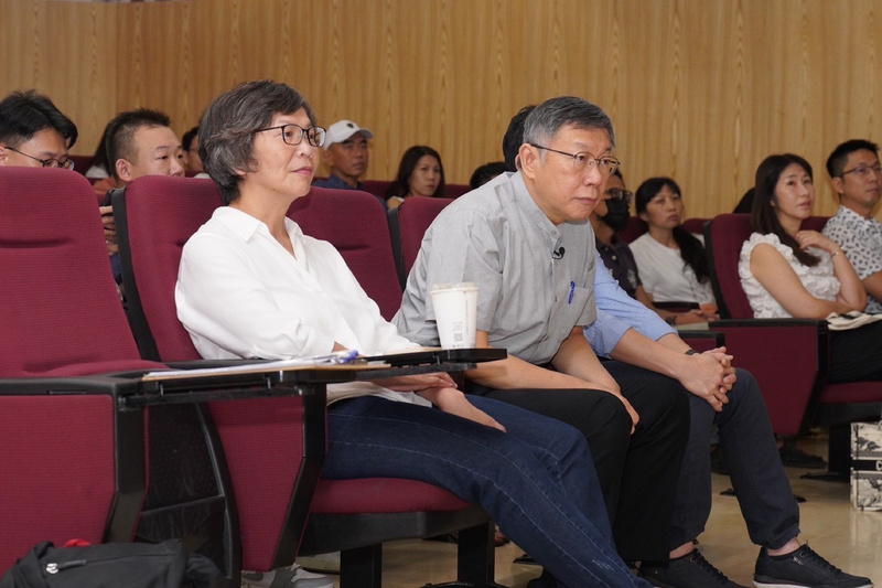 與柯文哲台南出席創業論壇 蔡壁如：假日不談政治