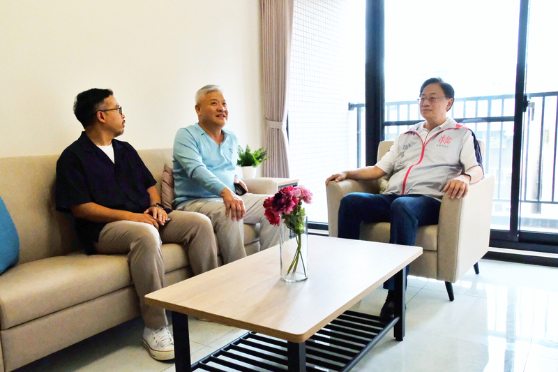 張善政開箱桃園首件公辦都更社宅 9月受理登記