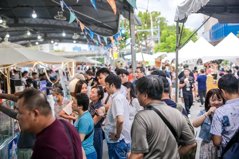 高雄大港閱冰2天吸4萬人潮 店家業績成長逾3成