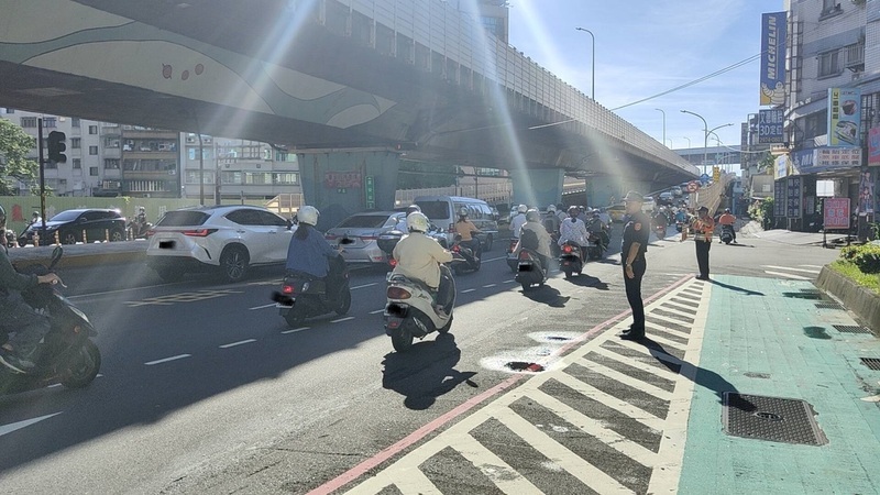 三重台1高架鋼梁事故後首上班日 警：行車大致順暢