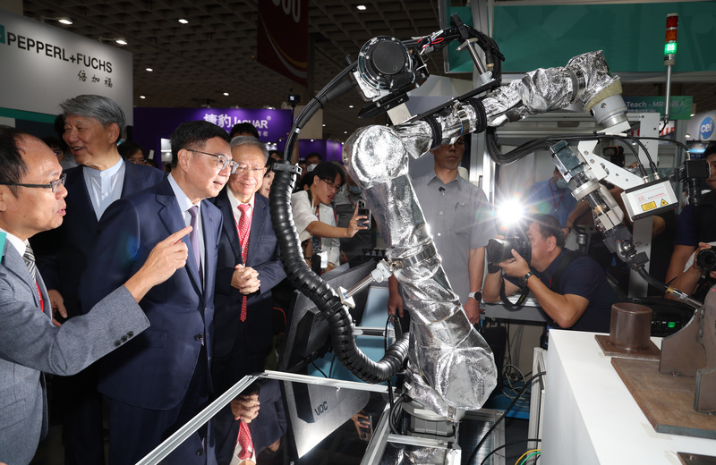 卓榮泰：機器人攸關國家安全 保障中小企拒不當競爭