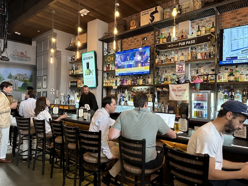 「輝達日」受關注 紐約投資人齊聚酒吧看財報