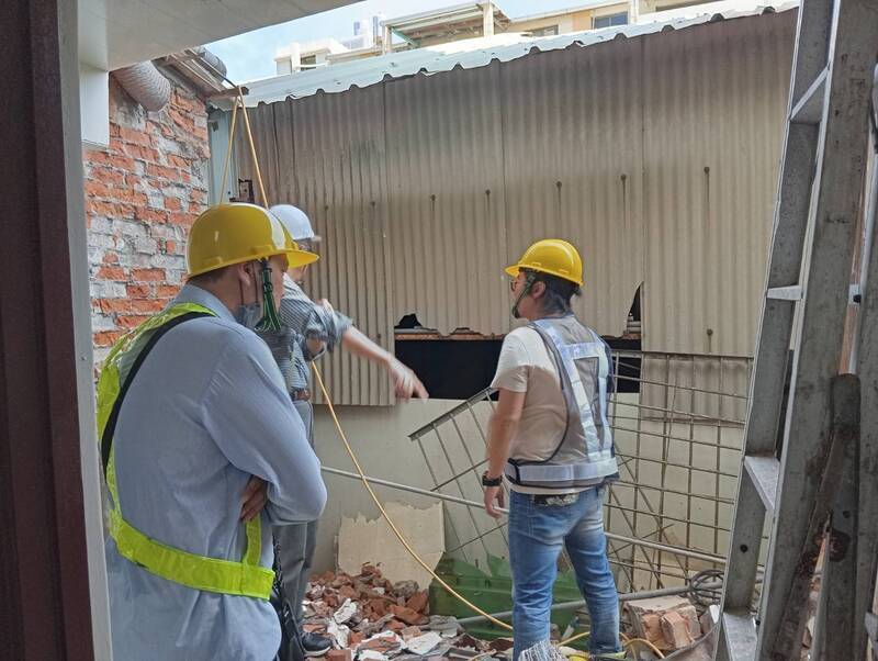 推動污水下水道建設 高市府拆除後巷違建施作