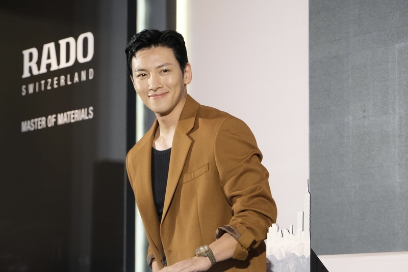 韓星池昌旭訪台吸數百人圍觀 許願想騎重機環島