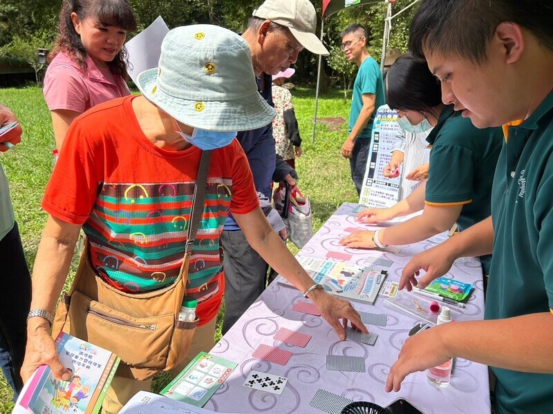 長輩齊聚溪頭玩闖關 享受芬多精認識失智症