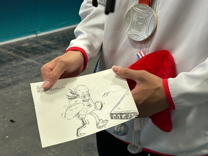 陳柏諺表現獲全場驚呼 開心收國外小粉絲禮物