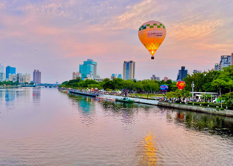 2024高雄愛．月熱氣球 9/14起愛河畔先登場