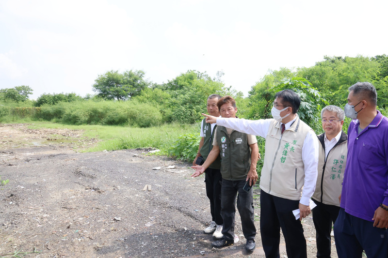 台南凱米風災後大型垃圾暴量 黃偉哲視察分類轉運