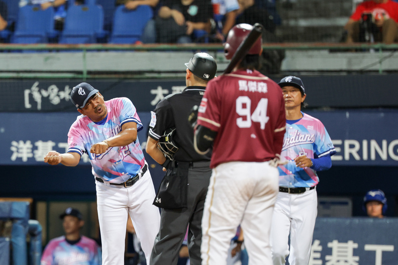 抗議短棒出棒卻記壞球 陳金鋒本季第3度被驅逐出場