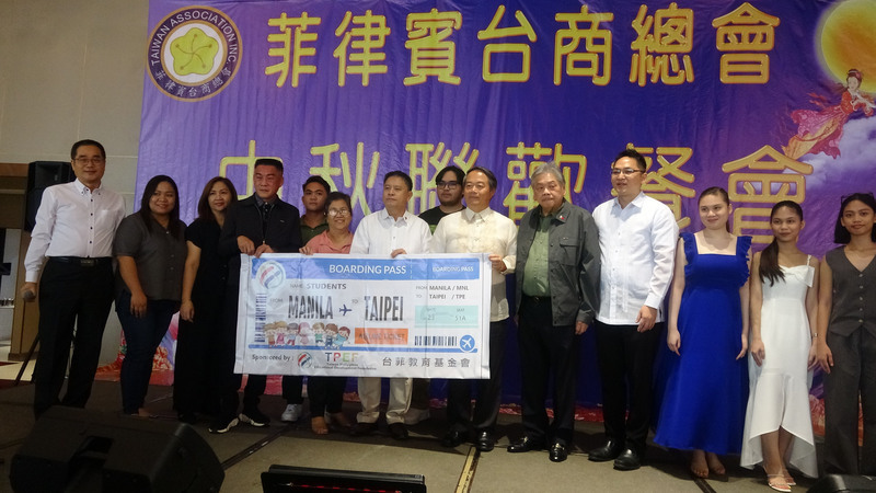 台菲教育基金會捐機票 助上千名菲生赴台求學