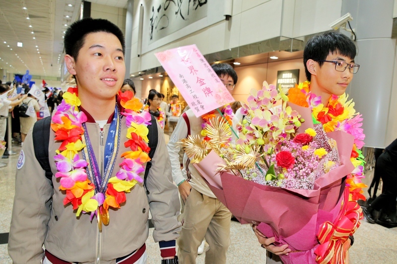 國際技能競賽國手返台 何佩珊讚都是台灣技職英雄