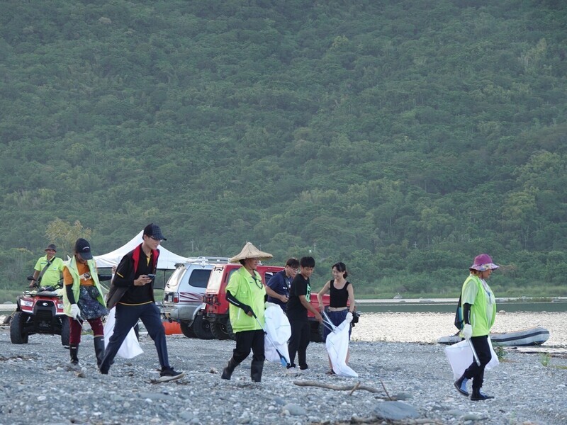 花蓮秀姑巒溪出海口淨灘 撿拾菸蒂數量最多