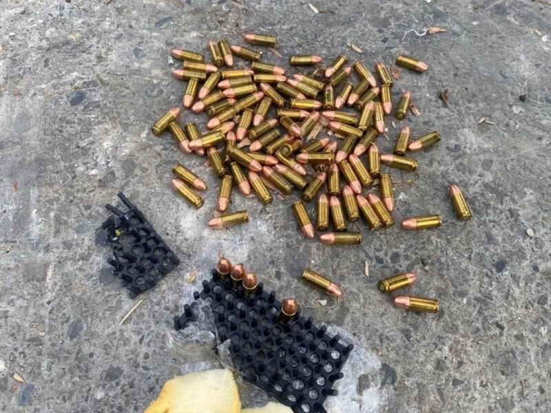 台中廢棄沙發藏上百發子彈 環保局報警偵辦