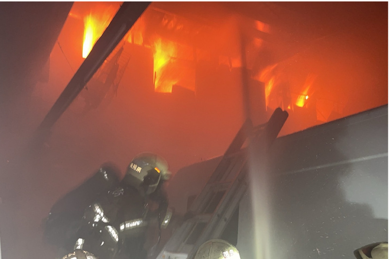 台南汽車保養廠火警 凌晨竄火煙幸無傷亡