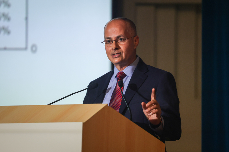 空中捕碳難 唐獎永續獎得主盼提升合成材料達標