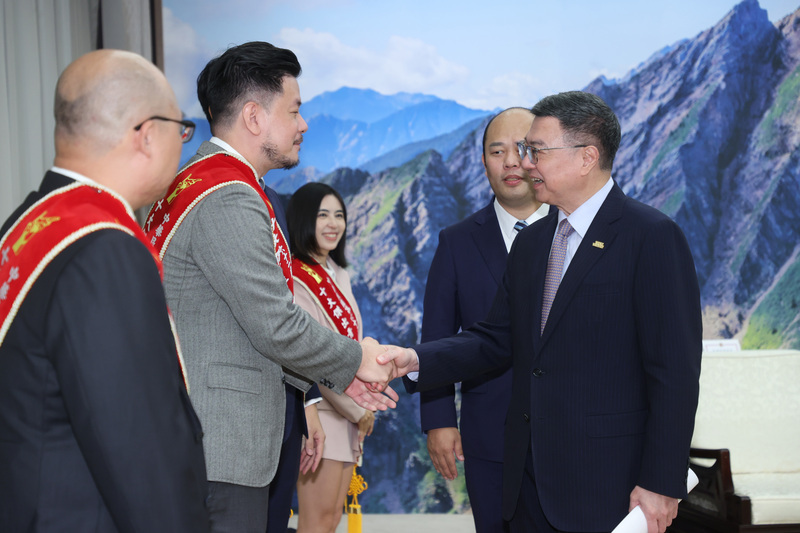 卓榮泰接見十大傑青 允諾全面加強技職教育