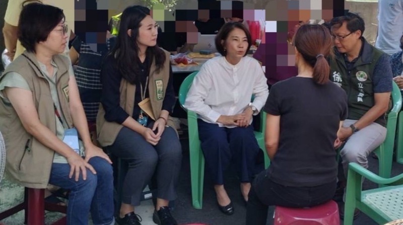 周春米慰問安泰大火罹難家屬 1戶1社工關懷輔導