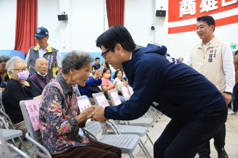 出席重陽敬老 陳其邁盼立委盡速通過預算升級長照