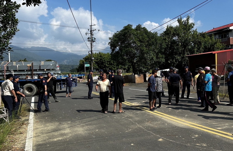 嘉義大埔居民才赴政院陳情 光電業者施工再爆抗議