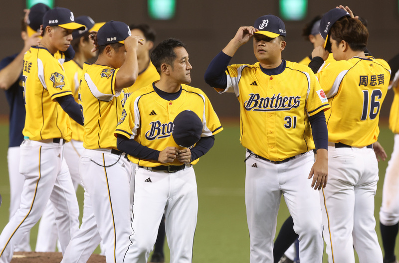 陳子豪總冠軍賽偷點跑出內野安打 教頭讚真的很拚