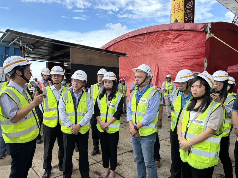 淡江大橋上樑儀式陳世凱未出席 臨時赴花蓮勘災