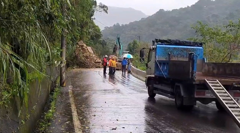 新北汐止姜子寮路土石流 經搶修可單向通車