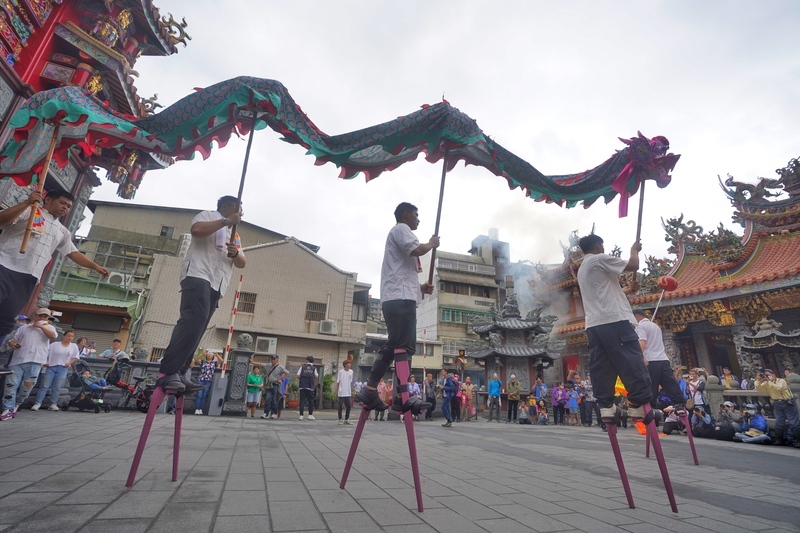 眾神龍齊聚士林 2024鬥陣趣熱鬧搖首擺尾