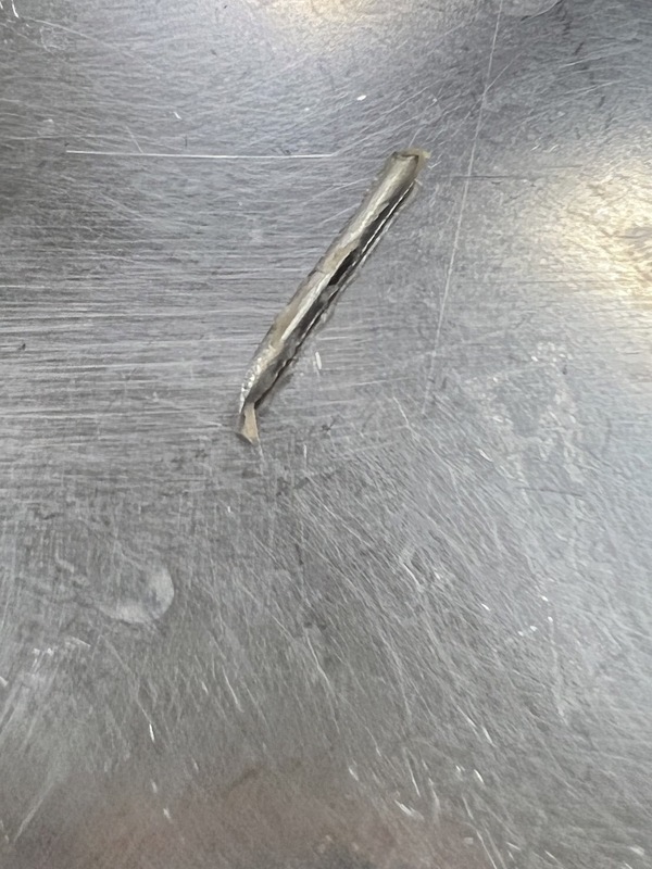 基隆中山高中午餐驚見針頭 疑為豬隻疫苗針具